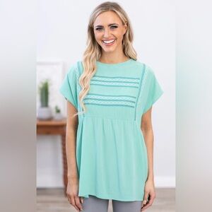 Haptics short-sleeved mint green with white and teal embroidered top 1x